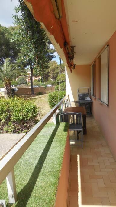 Apartament Agreable T3, Bormes Les Mimosas Zewnętrze zdjęcie