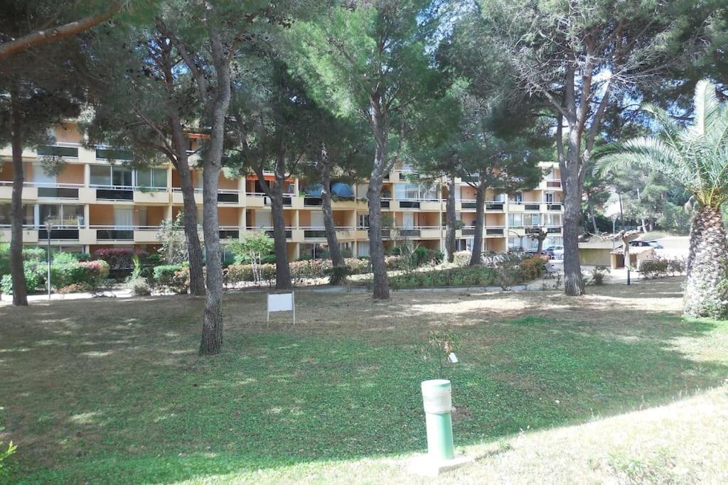 Apartament Agreable T3, Bormes Les Mimosas Zewnętrze zdjęcie